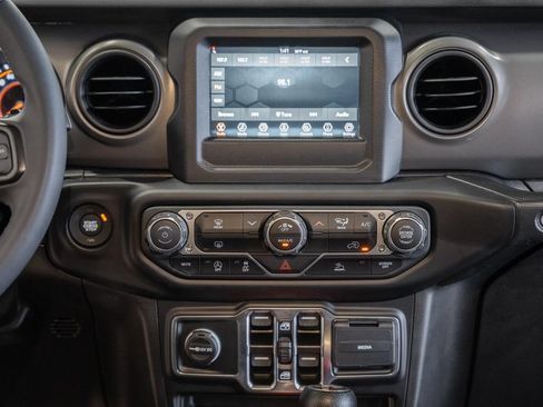 Used 2023 Jeep Wrangler Sport S AWD/4WD image 19