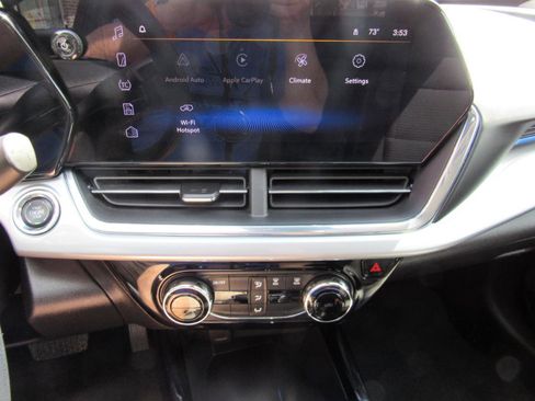 Used 2025 Chevrolet Trax LT FWD image 23