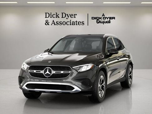 Used 2025 Mercedes-Benz GLC 350e 4MATIC image 35