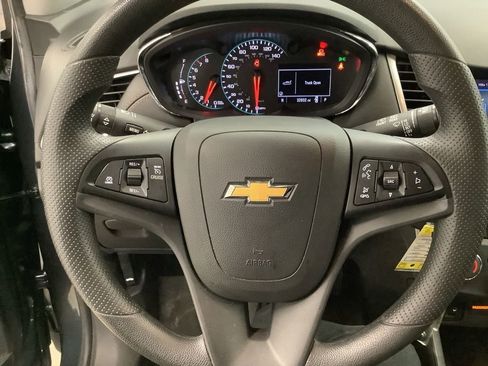 Used 2022 Chevrolet Trax LS w/ Tint and Cruise Package AWD/4WD image 11