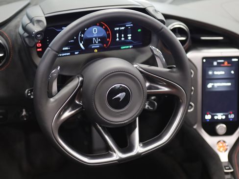 Used 2026 McLaren 750S Spider RWD image 27