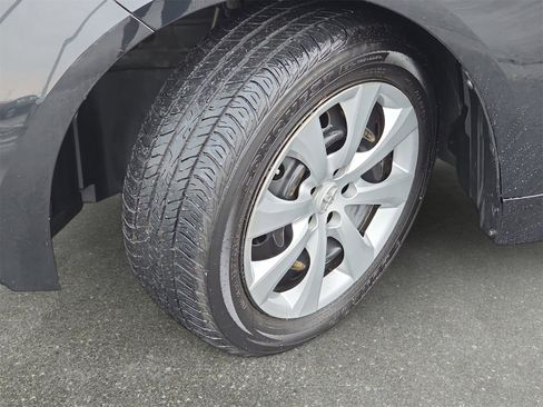 Used 2022 Toyota Corolla LE image 30