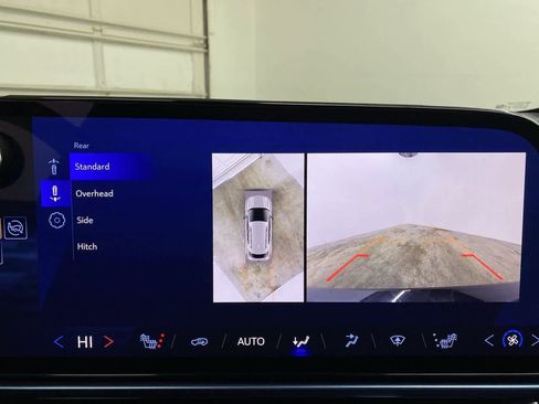 Used 2025 Chevrolet Equinox EV LT w/ Convenience Package image 24