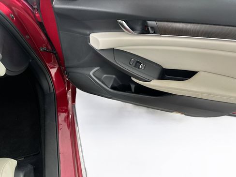 Used 2018 Honda Accord Touring image 31