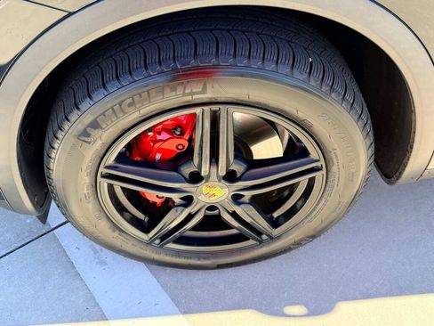 Used 2016 Porsche Cayenne S image 16