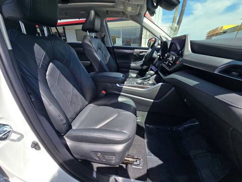 New 2026 Toyota Highlander Platinum AWD/4WD image 11