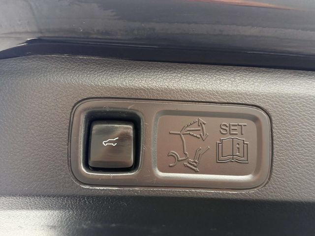 Used 2023 Lincoln Navigator Reserve AWD/4WD image 7
