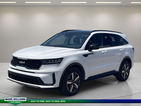 Used 2022 Kia Sorento S w/ Panoramic Sunroof Package FWD image 2