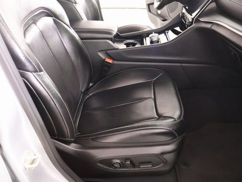 Used 2024 Jeep Grand Cherokee L Limited w/ Luxury Tech Group II image 15