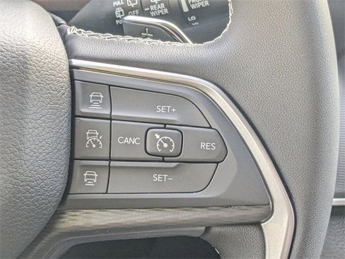 New 2025 Jeep Grand Cherokee L Laredo image 25