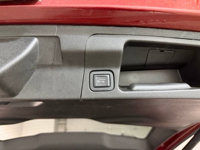 Certified 2022 GMC Acadia AT4 w/ Technology Package AWD/4WD image 9