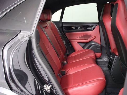 Certified 2025 Porsche Macan 4 Electric image 30