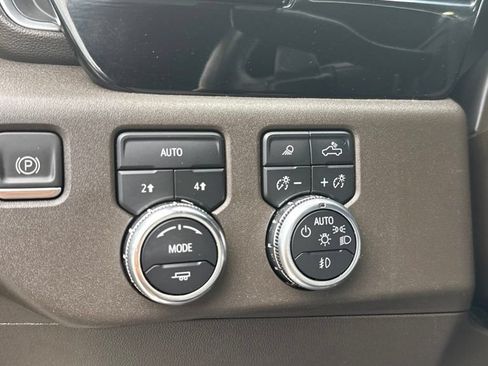 Used 2022 GMC Sierra 1500 SLT w/ SLT Premium Plus Package AWD/4WD image 30