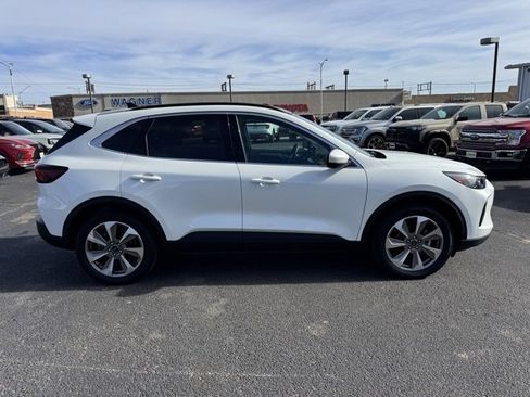 Used 2025 Ford Escape Platinum w/ Premium Technology Package image 2