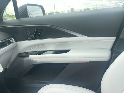 Certified 2025 Cadillac Lyriq Luxury AWD/4WD image 32