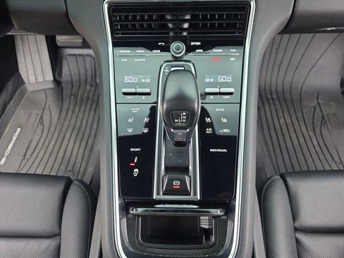 Used 2020 Porsche Panamera 4 image 20