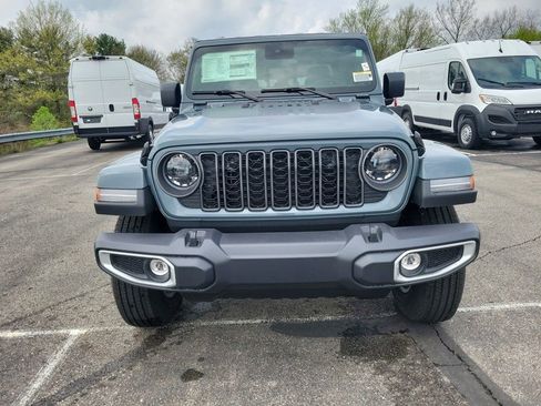 New 2025 Jeep Gladiator Sport image 2