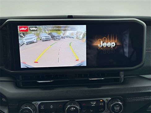 Used 2024 Jeep Gladiator Mojave w/ Technology Group image 14