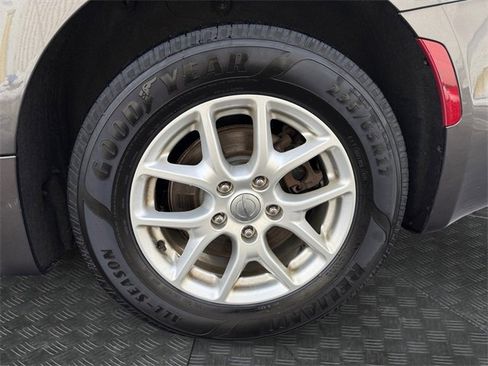 Used 2020 Chrysler Voyager Lxi image 14