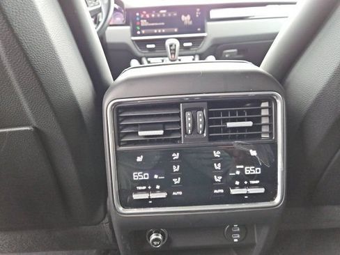 Used 2022 Porsche Cayenne Platinum Edition AWD/4WD image 14