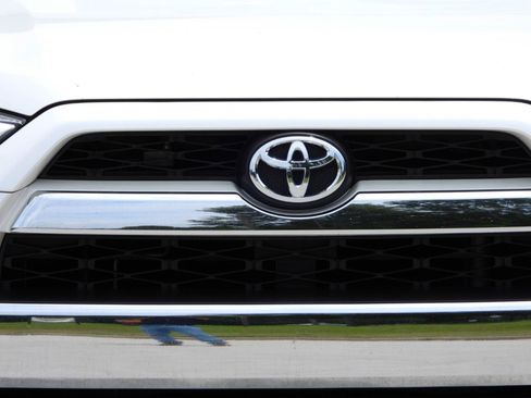 Used 2017 Toyota 4Runner Limited AWD/4WD image 39