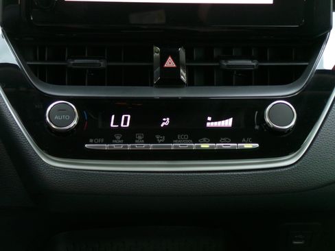 Used 2025 Toyota Corolla LE FWD image 12