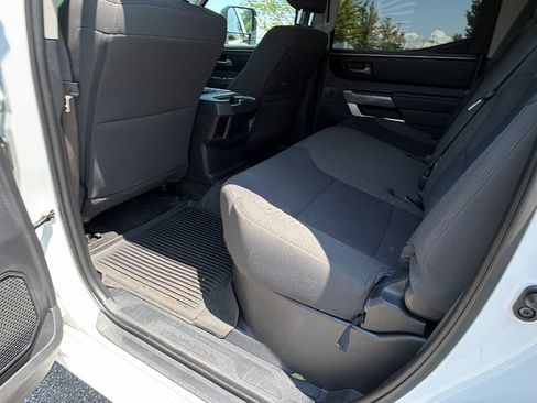 Used 2022 Toyota Tundra SR5 w/ SR5 Convenience Package AWD/4WD image 23