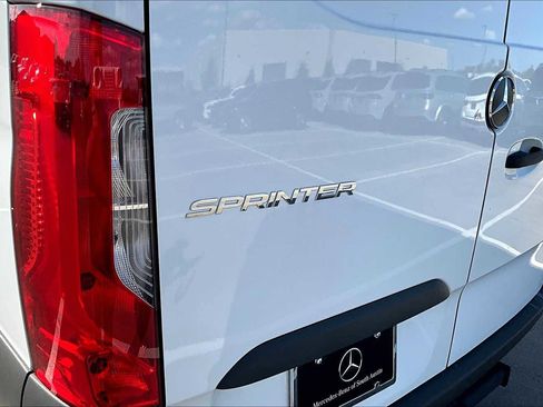 Used 2025 Mercedes-Benz Sprinter 2500 image 16