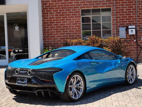 Used 2026 McLaren Artura RWD image 4