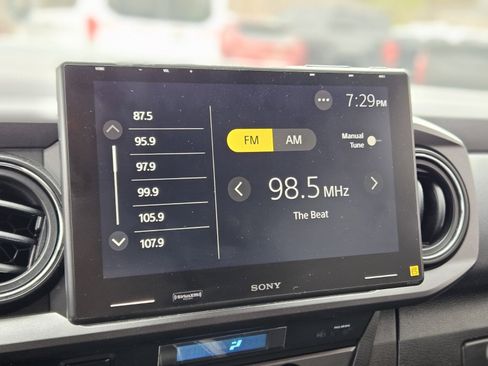 Used 2021 Toyota Tacoma TRD Sport w/ Technology Package image 21