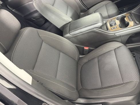 Used 2022 GMC Acadia SLE w/ Driver Convenience Package FWD image 33