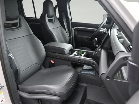 New 2026 Land Rover Defender 110 AWD/4WD image 9