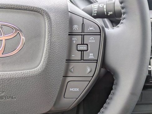 Used 2025 Toyota Prius LE image 21