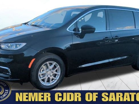 New 2026 Chrysler Pacifica Select image 4