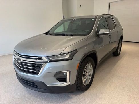 Used 2023 Chevrolet Traverse LT FWD image 3