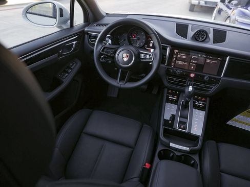 New 2025 Porsche Macan AWD/4WD image 35