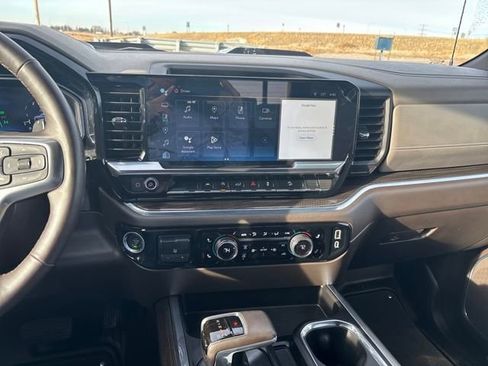 Used 2024 Chevrolet Silverado 1500 LT Trail Boss w/ Convenience Package II image 18