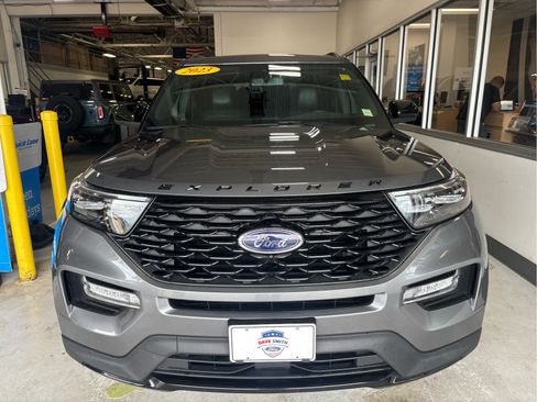 Used 2023 Ford Explorer ST-Line w/ Class IV Trailer Tow Package AWD/4WD image 3