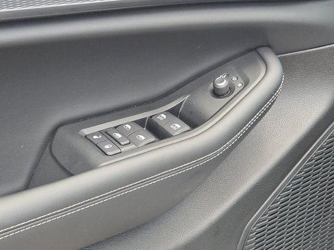 New 2025 Jeep Grand Cherokee Altitude image 23