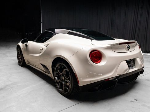 Used 2015 Alfa Romeo 4C Coupe w/ Leather Interior Group image 33