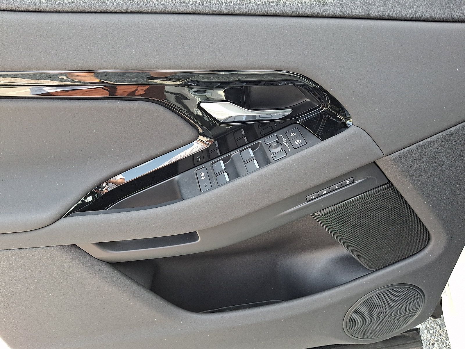 New 2026 Land Rover Range Rover Evoque S AWD/4WD image 11