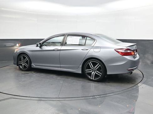 Used 2017 Honda Accord Sport image 7
