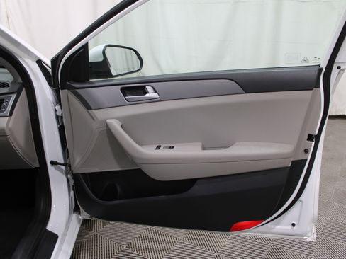 Used 2015 Hyundai Sonata SE image 25