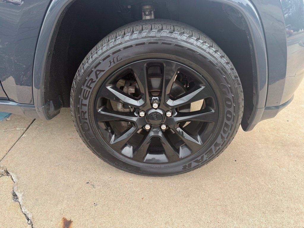 Used 2018 Jeep Grand Cherokee Altitude AWD/4WD image 7