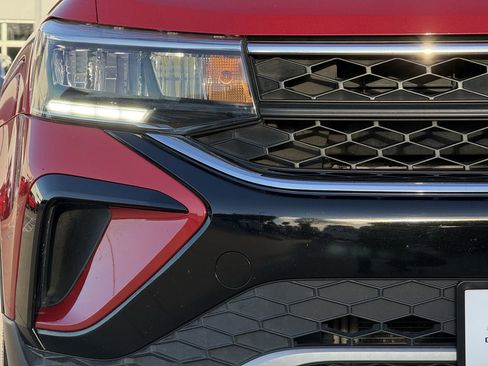 Used 2022 Volkswagen Taos SE image 7