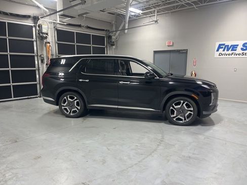 Used 2023 Hyundai Palisade Limited w/ Cargo Package image 2