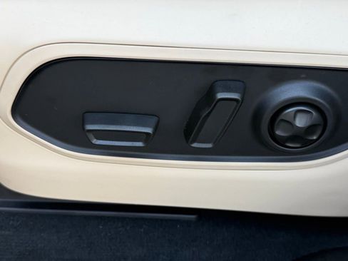 New 2025 Jeep Grand Cherokee L Limited w/ Black Appearance Package image 15