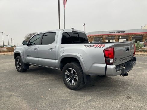 Used 2018 Toyota Tacoma TRD Sport w/ Technology Package image 7