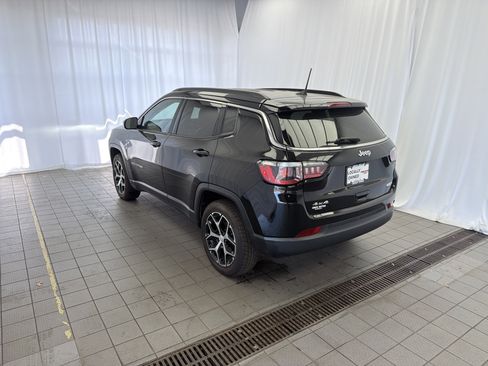 Used 2024 Jeep Compass Latitude AWD/4WD image 7