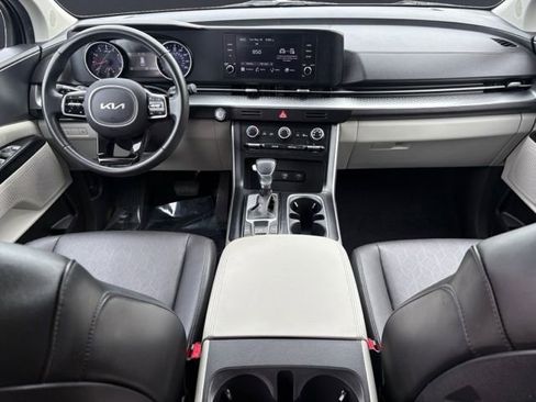 Used 2024 Kia Carnival LX FWD image 10